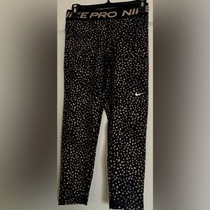 NIKE PRO CAPRI PANT
WOMENS
SIZE MEDIUM